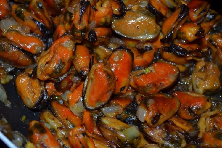 Жареные мидии в соевом соусе