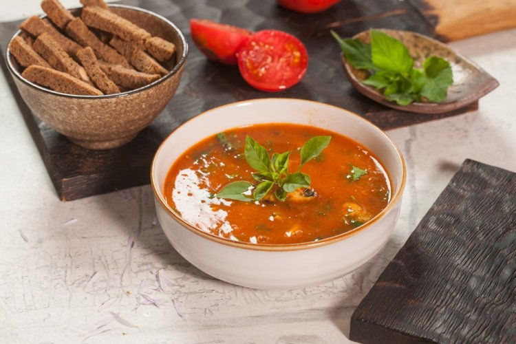 Томатный суп с мидиями