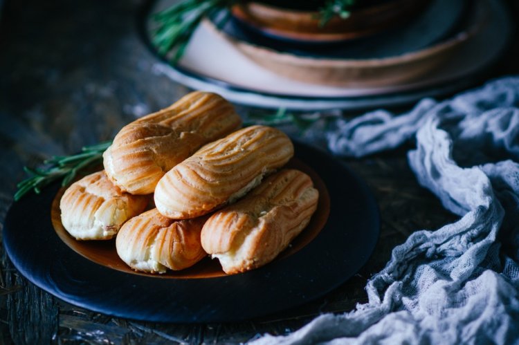 Ореховые эклеры