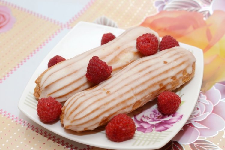 Малиновые эклеры