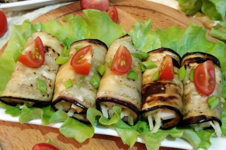 Рулетики из баклажанов с ветчиной и сыром
