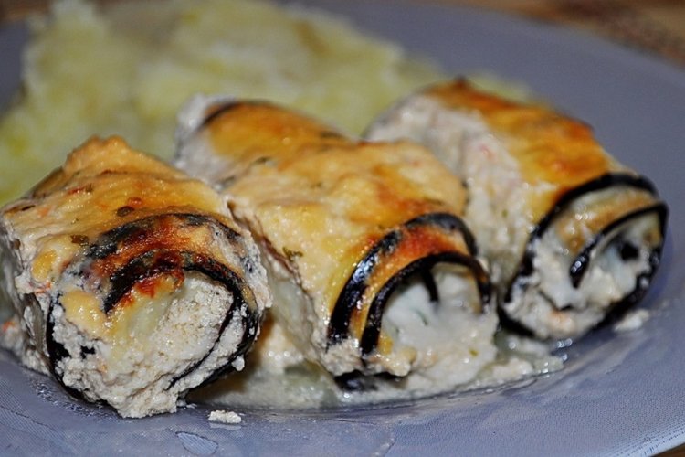 Рулетики из баклажанов с бараниной и сулугуни