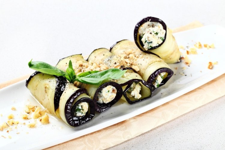 Рулетики из баклажанов со шпинатом и рикоттой