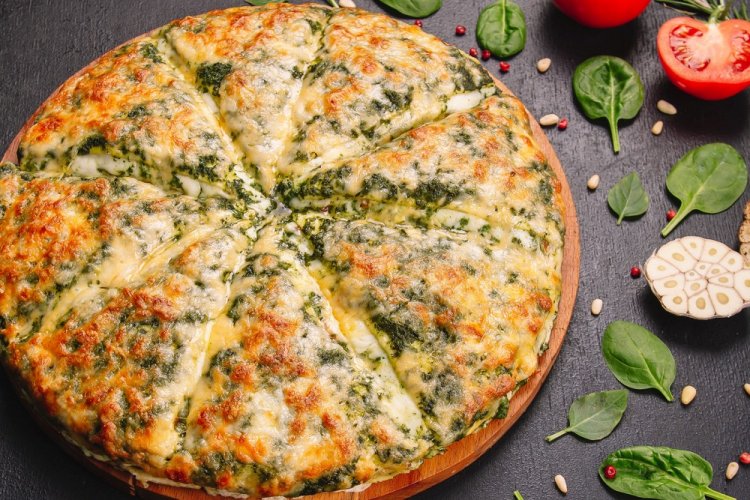 Пицца со шпинатом и адыгейским сыром