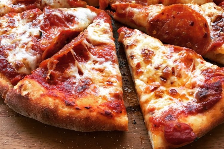 Пицца Пепперони с фиолетовым луком