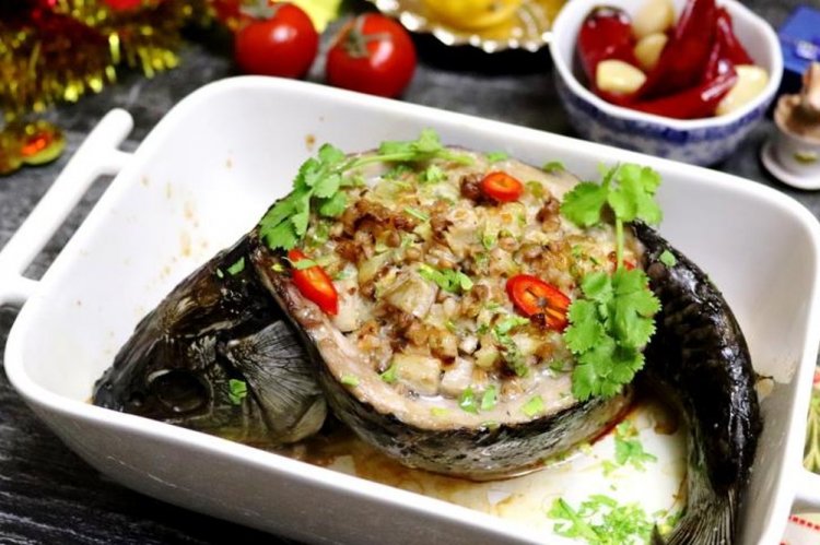 Карп, фаршированный гречкой и грибами