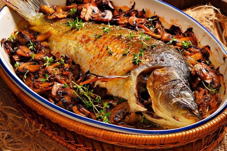 Карп в вине с грибами