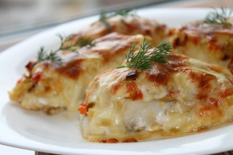 Тилапия под сыром в духовке