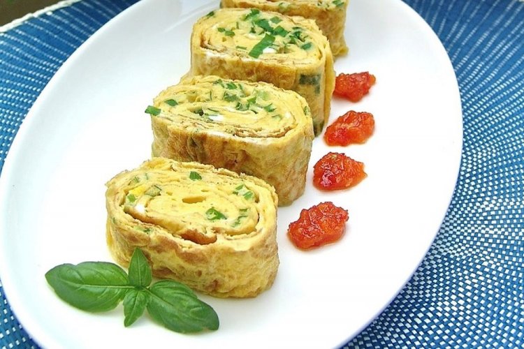 Японский омлет Тамагояки с беконом