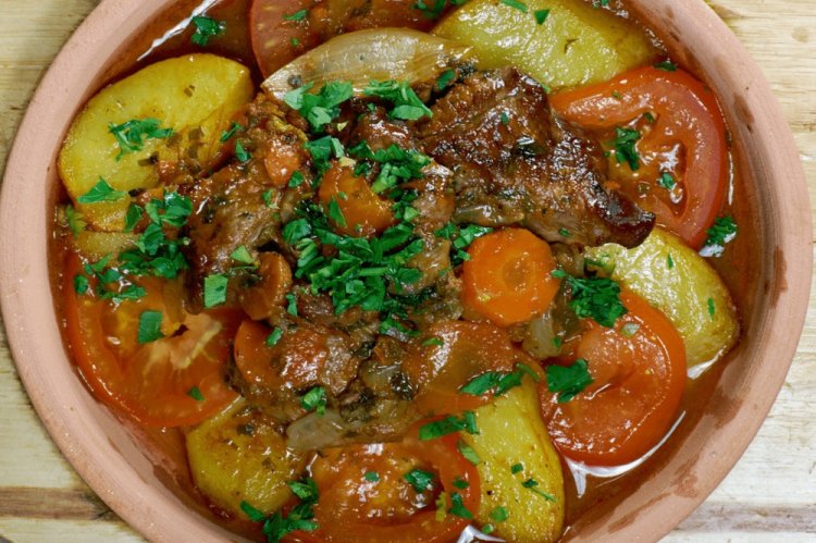 Чанахи с бараниной в кастрюле