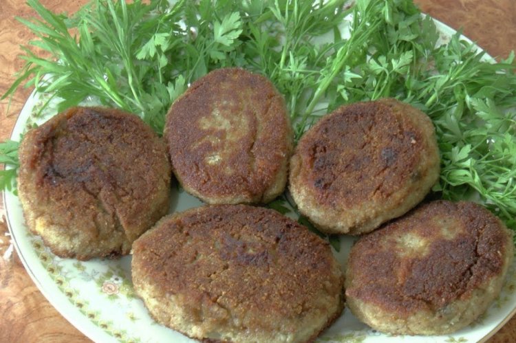 Жареные котлеты из карася