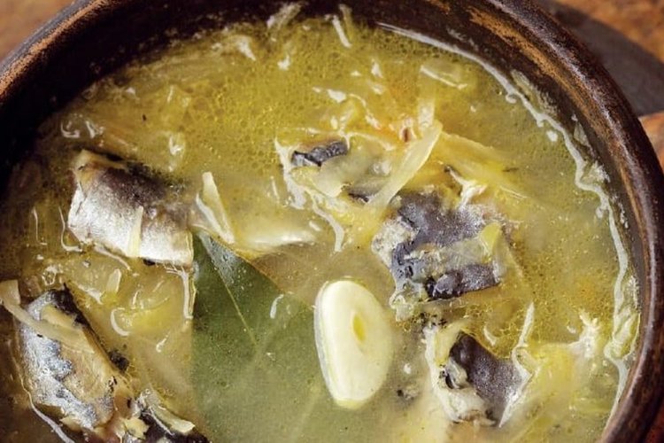 Капустные щи с карасем