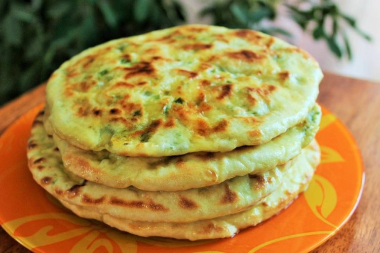 Хычины с зеленым луком и яйцом