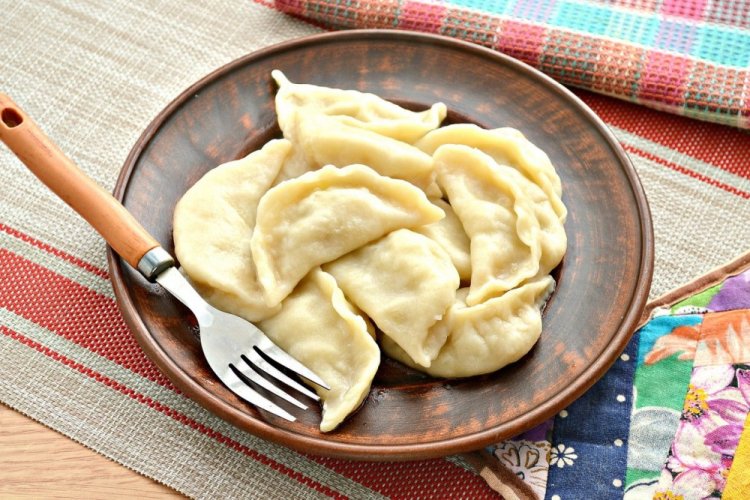 Вареники с творогом и изюмом