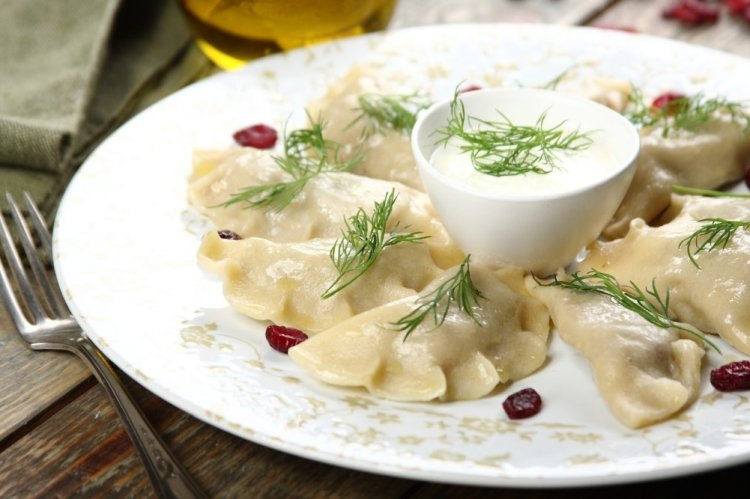 Вареники с яйцом и зеленью