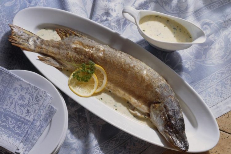 Щука, запеченная целиком в фольге