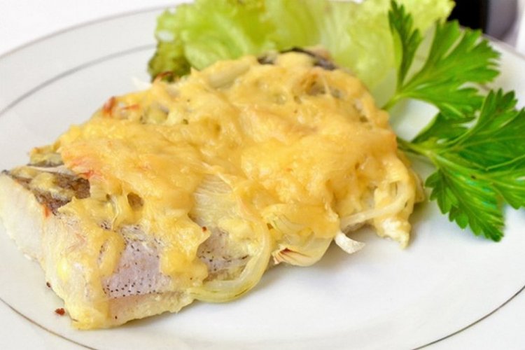 Щука под сыром в духовке