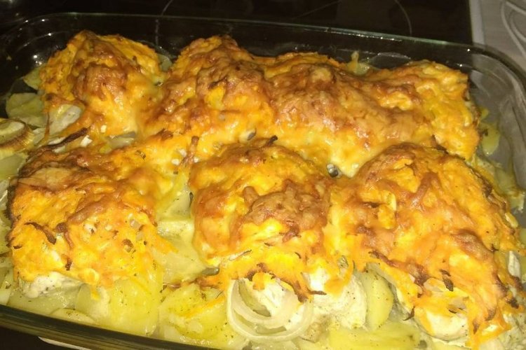 Щука с картошкой и яйцами в духовке