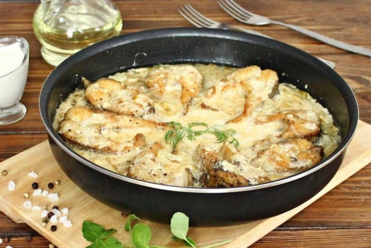 Щука, запеченная в сливочно-горчичном соусе