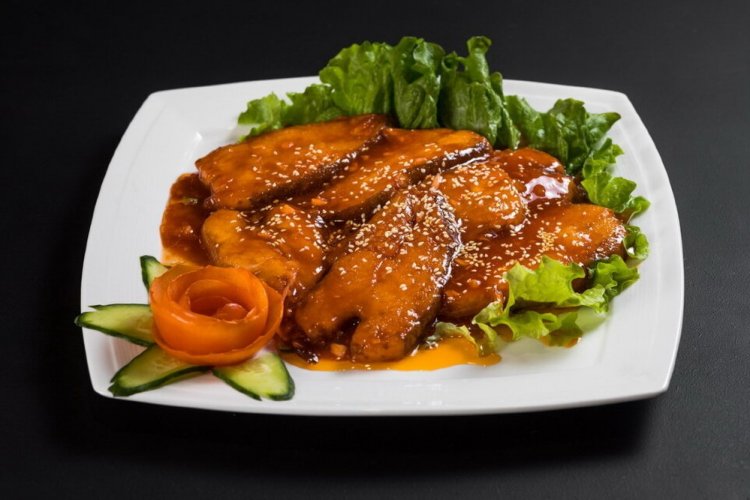 Палтус в соевом соусе и кунжуте