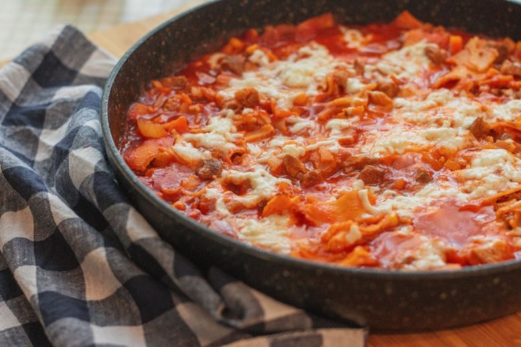 Ленивая лазанья на сковороде