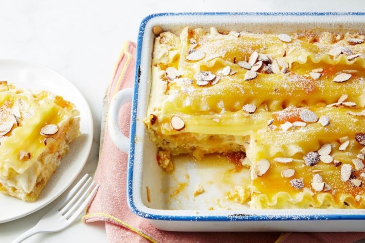 Лазанья с яблоками и корицей