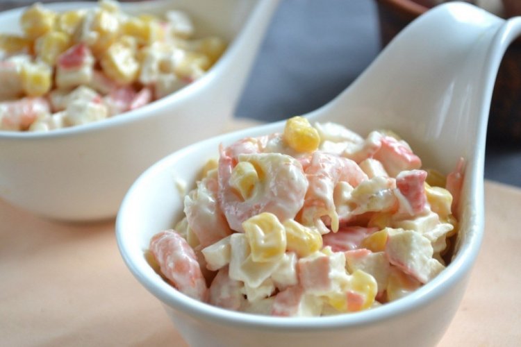 Крабовый салат с морепродуктами