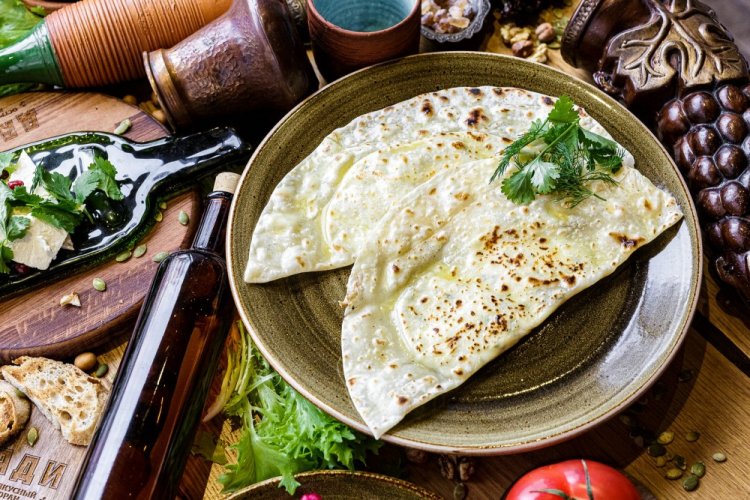 Кутабы с брынзой и латуком