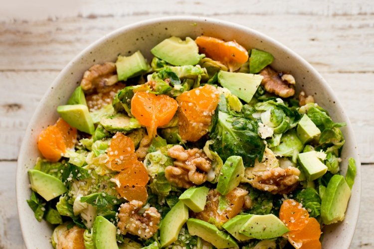 Салат с индейкой, авокадо и мандаринами