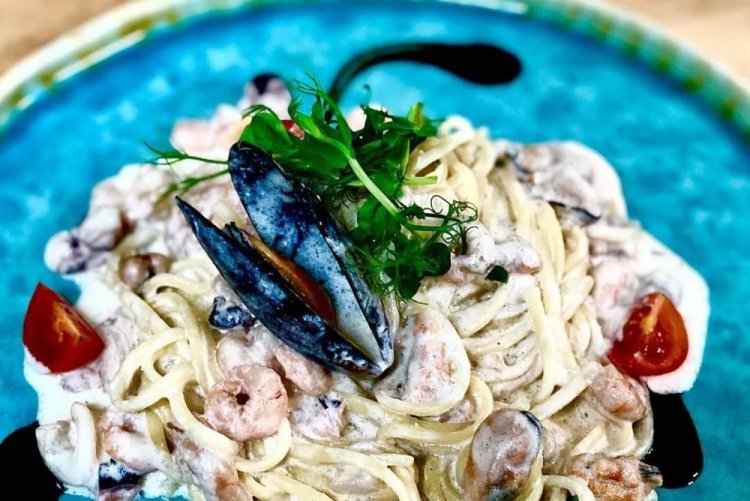 Мидии с креветками в сливочно-горчичном соусе