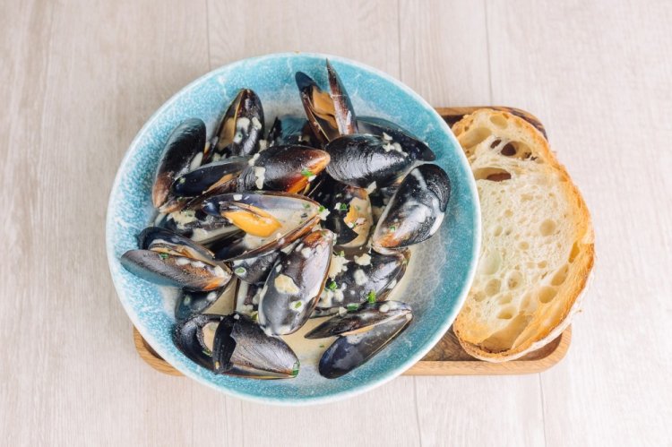 Мидии в сливочном соусе с сыром дор блю