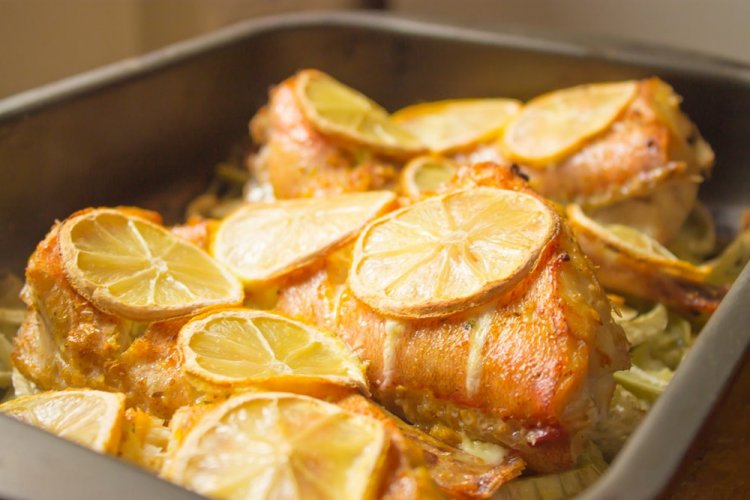 Красный окунь с лимоном в духовке