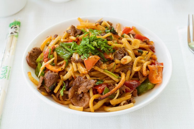 Жареный лагман с фасолью