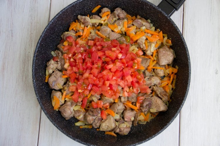 Жареный лагман из баранины с картошкой