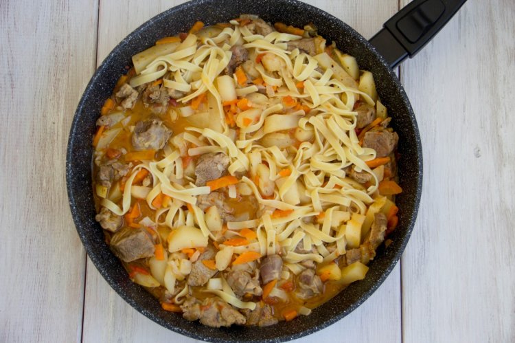 Жареный лагман из баранины с картошкой