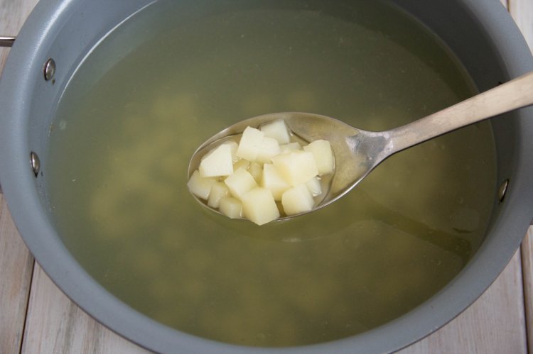 Солянка с колбасой и картошкой