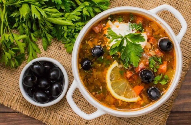 Быстрая солянка с бульонными кубиками