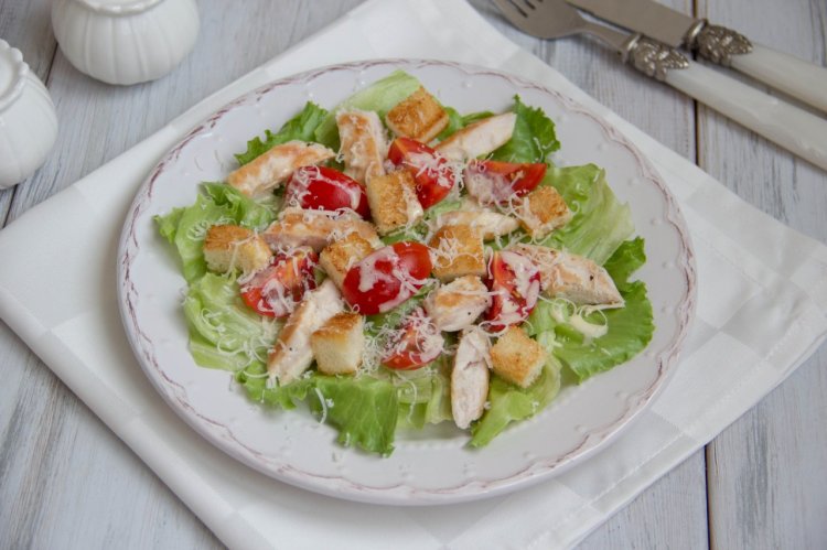 Салат Цезарь – классический рецепт