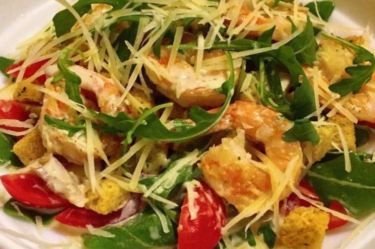 Салат Цезарь с рукколой