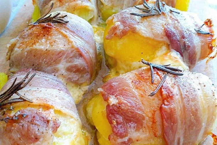 Картошка с беконом и сливками в духовке