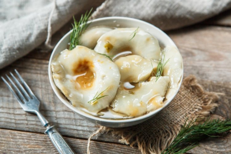 Соленые грузди в сыворотке