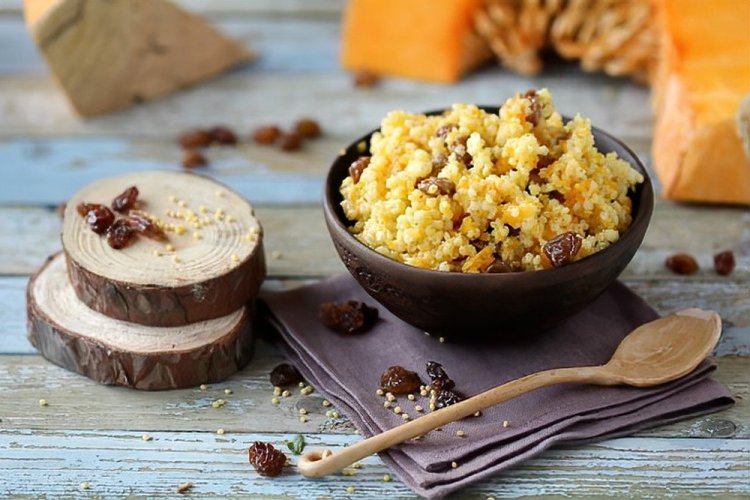 Пшенная каша с тыквой и изюмом