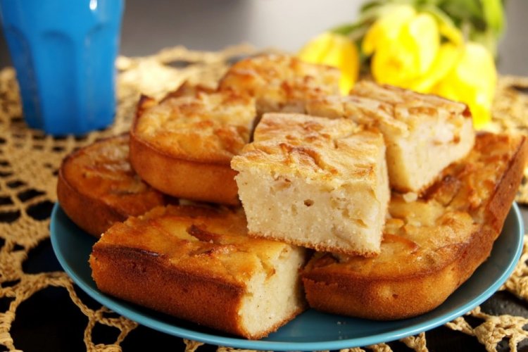 Яблочный пирог с манкой