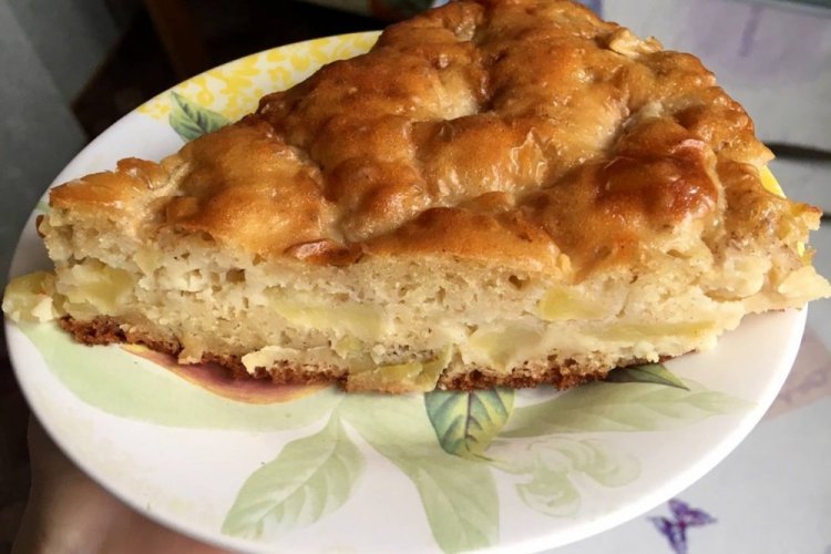 Пирог из тертых яблок на сметане