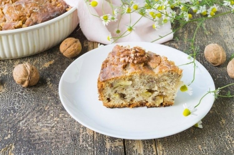 Яблочный пирог с орехами