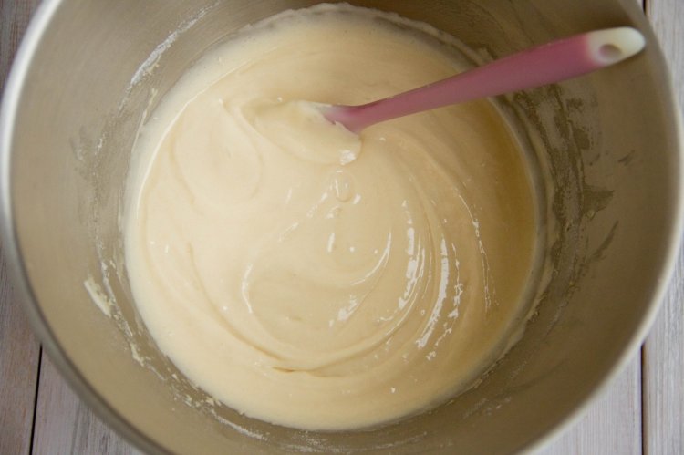 Яблочная шарлотка