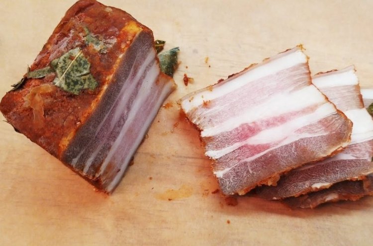 Сало с паприкой в морозилке