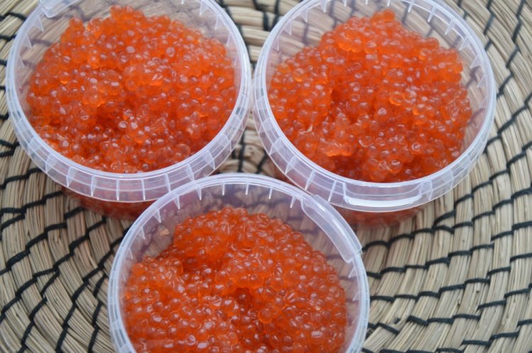 Соленая икра горбуши в марле