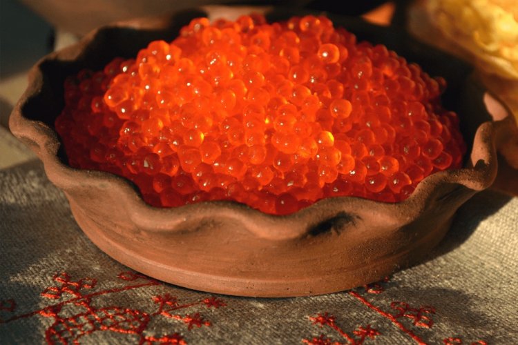Замороженная икра форели с солью
