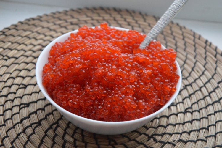 Соленая икра форели без воды
